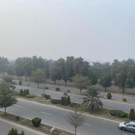 Burj Al Bahria Town Luxury Suites Lahore Bagian luar foto