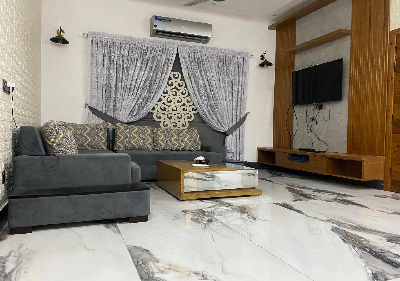 Burj Al Bahria Town Luxury Suites Lahore Bagian luar foto