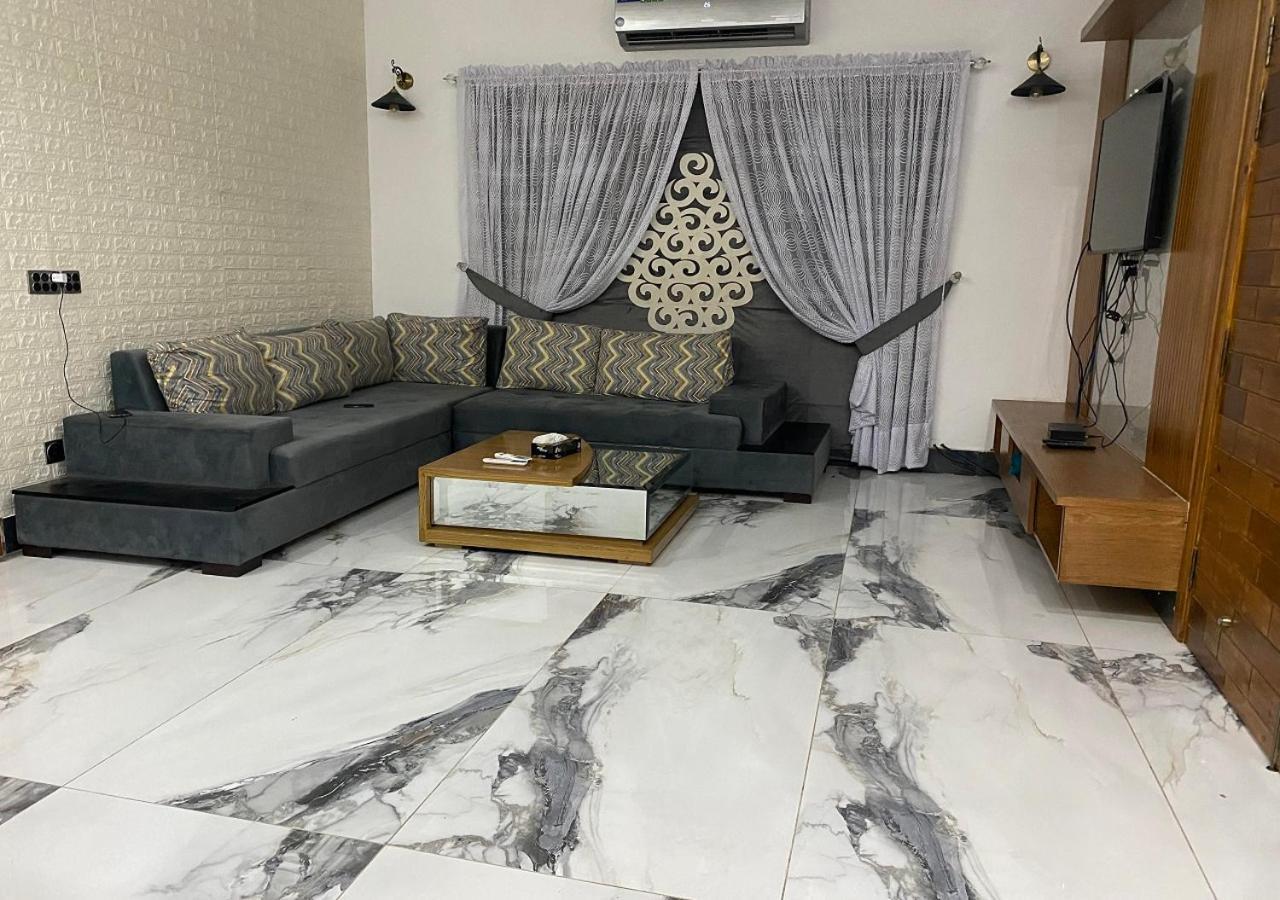 Burj Al Bahria Town Luxury Suites Lahore Bagian luar foto
