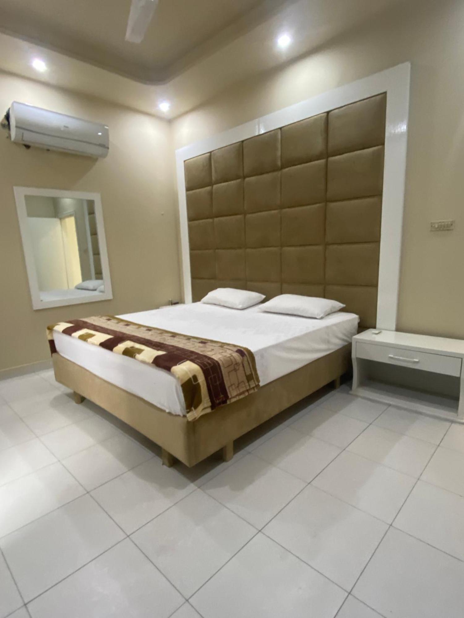 Burj Al Bahria Town Luxury Suites Lahore Bagian luar foto